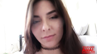 Keira Croft popsija durván meghágva