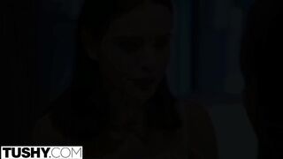 Lana Rhoades seggét egy csoki pasi reszeli