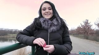 Orosz tini kisasszony pénzért szexel