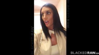 August Ames muffját csoki srác bassza