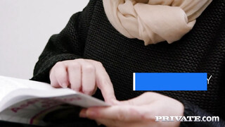 Brittany Bardot egy fiatal fiú reszeli hátsó bejáratba