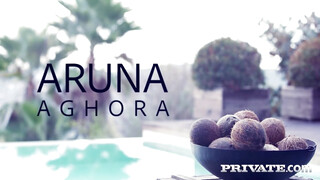 Aruna Aghora pici picsája finoman bekúrva