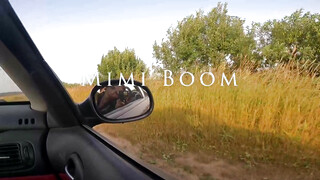 Fullos tini barátnő a autóban cumizik