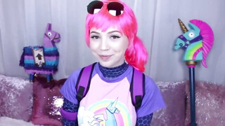 Fortnite cosplayes lány cidázza a műfaszokat