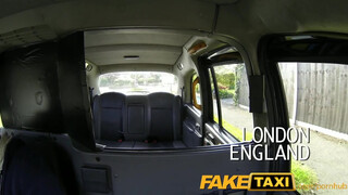FakeTaxi - nagy seggű hölgyemény kúrni akar
