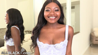 AllBlackX - Noemie Bilas a cuki barna kiscsaj