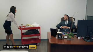 Brazzers - Ella Knox az óriás kannás kolumbiai hölgyemény