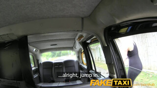 FakeTaxi - isteni testű világos szőke lány szeret dugni