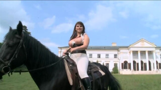 A lovaglóiskolában (Busty Riding Academy) - Teljes erotikus videó