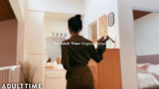 ADULT TIME - Ázsiai tini hölgyemény a fürdőben maszturbál