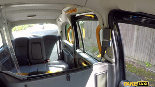 Fake Taxi - Fiatal lány kúr a taxiban