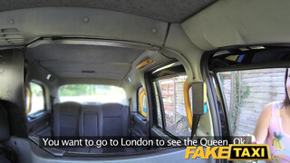 FakeTaxi - Brazil spiné dug a taxissal