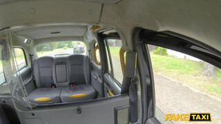 Fake Taxi - Kira Noir a bombázó barna bula