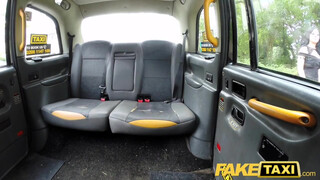 Fake Taxi - Csöcsös spiné kúrel a hátsó ülésen