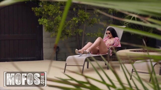 MOFOS - LaSirena69 a méretes csöcsű brazil csajszi