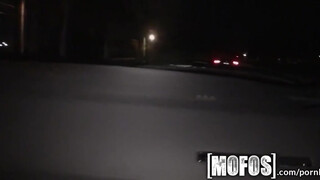 Mofos - Indigo Augustine a hatalmas csöcsű tini