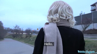 Public Agent - világos szőke csoki kisasszony és a vastag káró