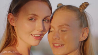ULTRAFILMS - elképesztően formás leszbikus lányok