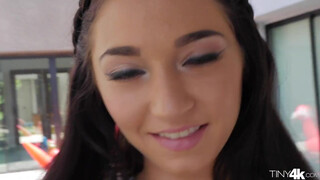 Crystal Rae a hatalmas cickós latina kisasszony