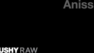 TUSHYRAW - Anissa Kate segglyukába kárót tolnak