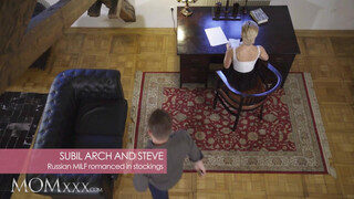 MOMxxx - Subil Arch a dögös orosz mami