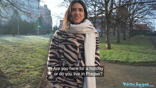 Public Agent - Lena Coxx borotvált pinája megbaszva