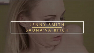 Jenny Smith a világos szőke hatalmas csöcsű milf lovagol a faszon