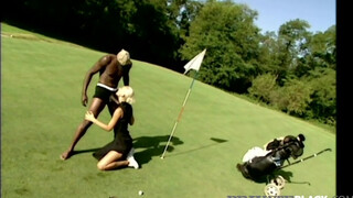 Private Interracial - Sylvia Sun a golfpályán megkefélve