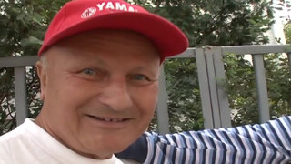 Gyuribácsi és a haverja kúrják a bulát