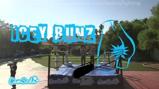 Forró fantasy harc hatalmas tőgyes tini bombázókkal