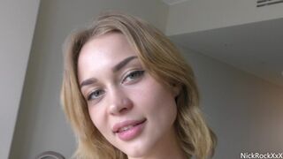 Loren Strawberry szűke tini csajt anal dugással hódít a szállodában