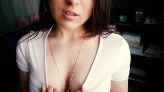 Tini amatőr csoki hajú méretes didkós hölgyemény asmr relax szexelése