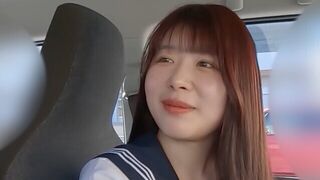 Kasumi-chan, a dögös riporternövendék kocsiban cidázza és kézimunkázza a kárót