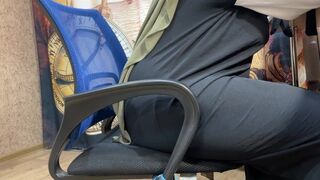 Fiúm arab felesége felizgult a munkahelyén és megdugta magát a bugyijában