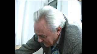 Valódi olasz milf pornós cidázik a privát bűnösök 4 részében